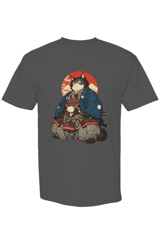 Dark-gray T-shirt featuring a samurai-armored cat design from the Shinjoku Streetwear Vibes VIII | Seven 25 collection, highlighted by a red rising sun motif.